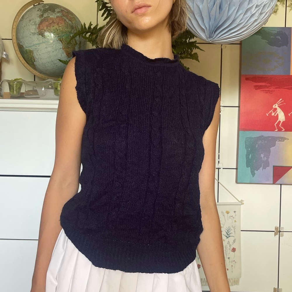 Fits medium to large Jan Taylor light weight dark blue vest